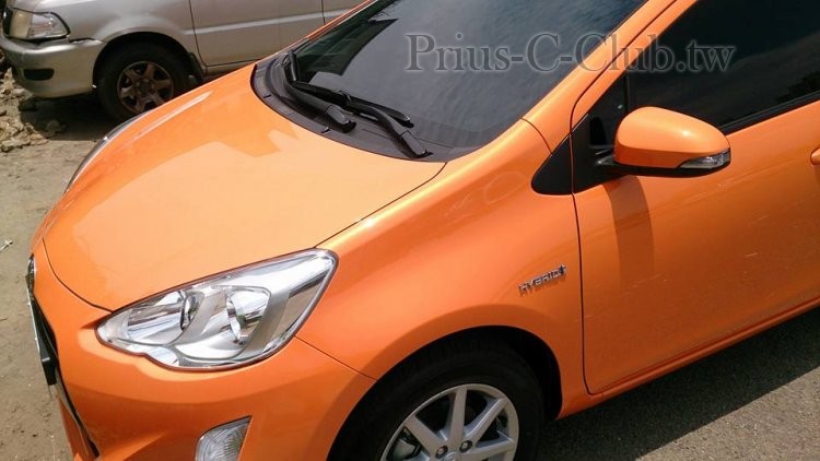 PriusC_Orange.jpg