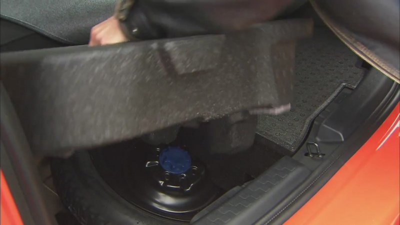 2012 Toyota Prius c[20-25-32].JPG