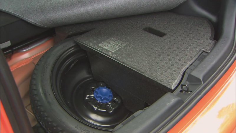 2012 Toyota Prius c[20-25-54].JPG