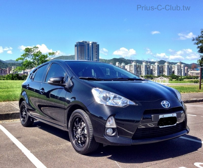  自售 TOYOTA Prius C