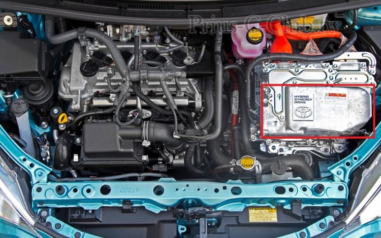 2012-toyota-prius-c-engine-top-view.jpg