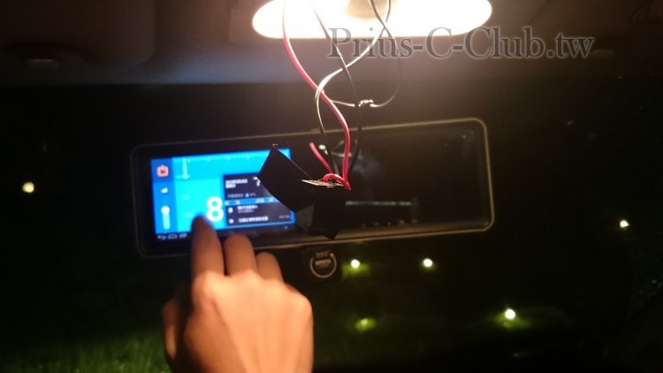 政大的後照鏡...有android系統..可看電視 玩遊戲...好威