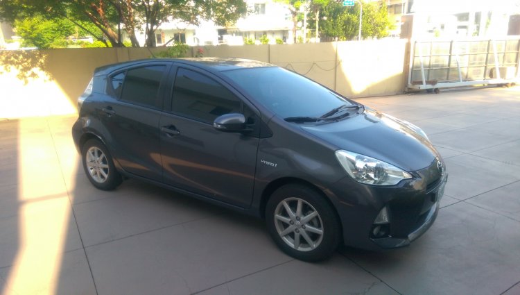 自售2012/11月出廠 雲河灰 PriusC