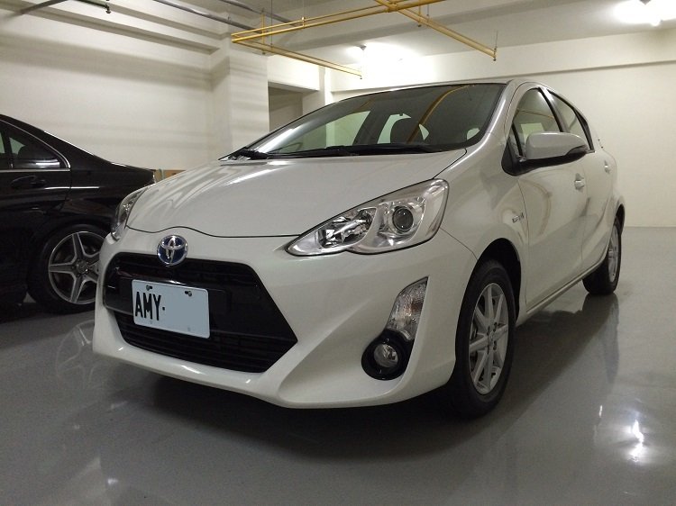 2015 Prius C (蘊綠白)