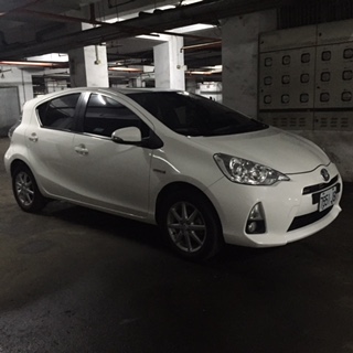 自售2012 Prius C 白