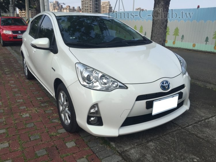 2013年 PRIUS C
