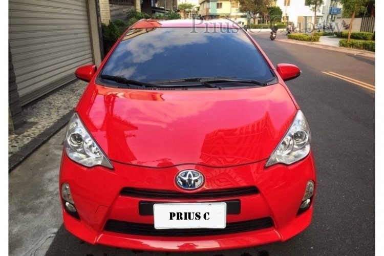 prius c (紅）