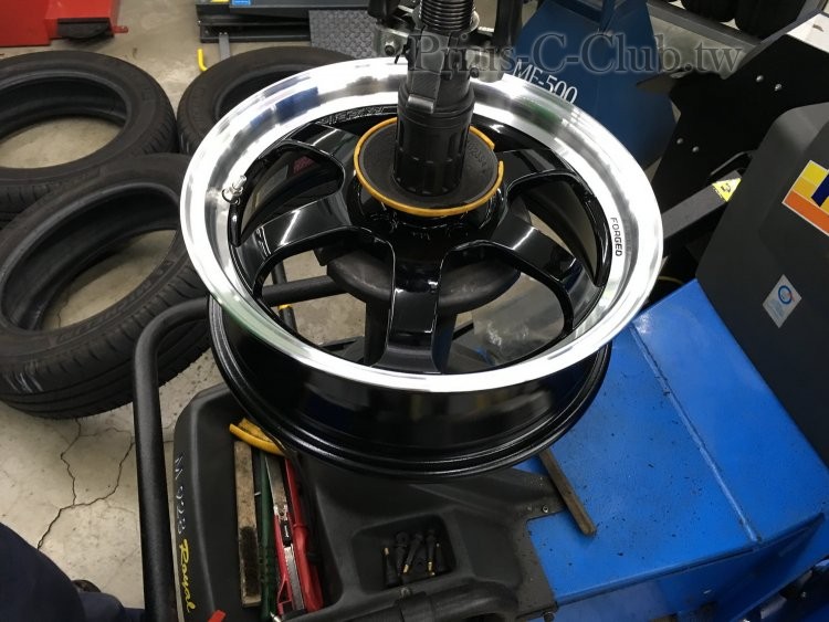 有胎內偵測器不能用RAYS原廠氣嘴.jpg