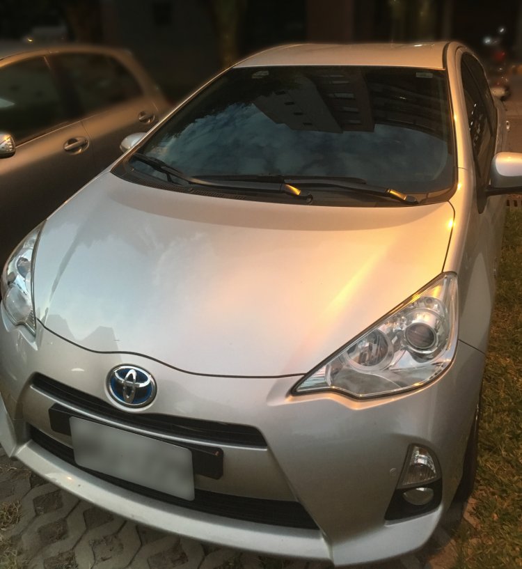 PriusC 極光銀 2014/2 領牌