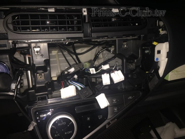 卸下面板後主機後的樣子