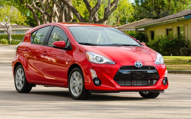 TO69-PRIUS C  (3).jpg