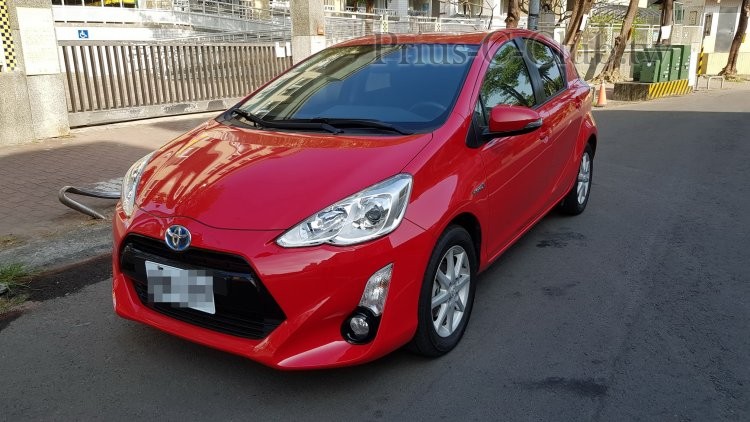 2015年紅色Prius C +原廠多合一多媒體主機