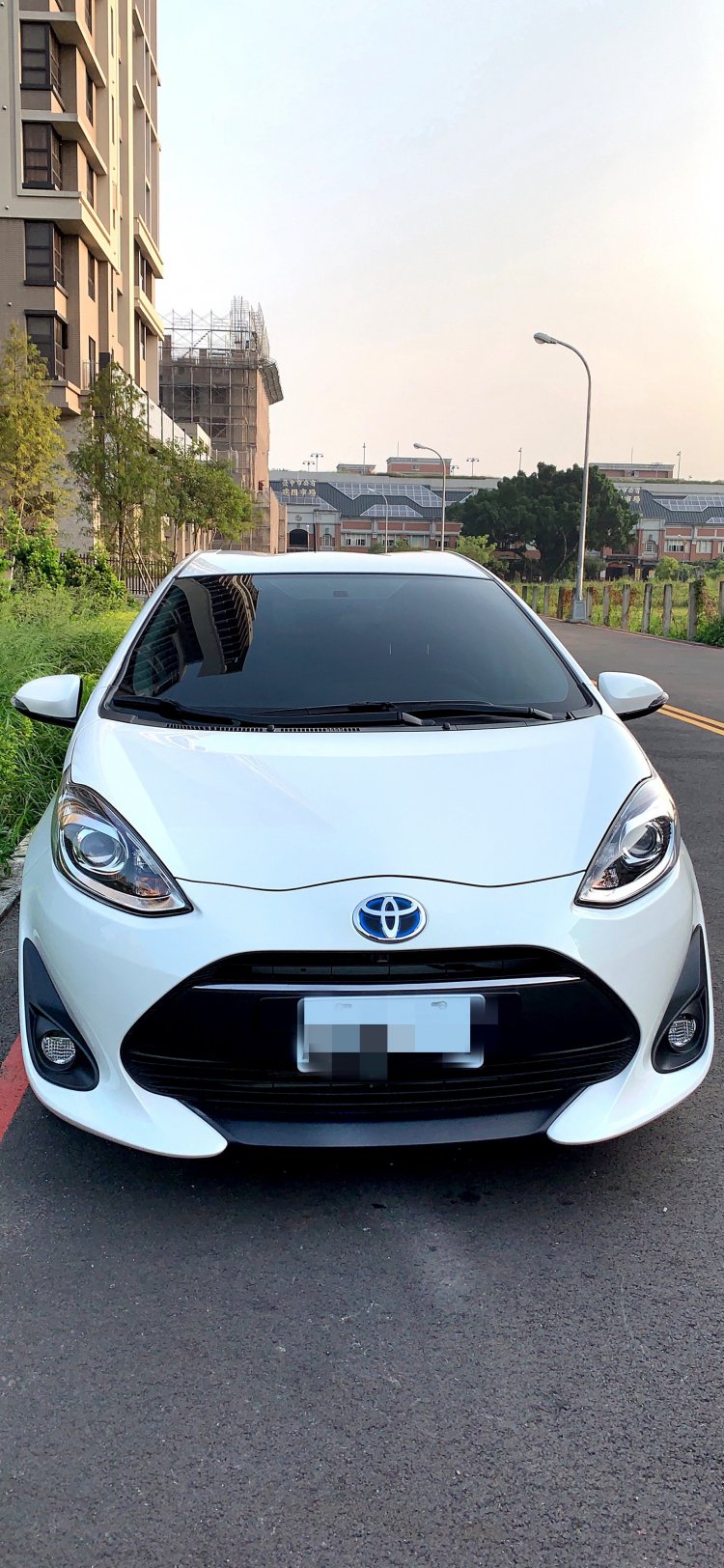2018 Prius c韻律白