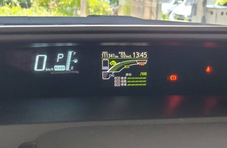 Prius c 白色